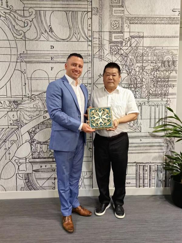 唐捷董事長和馬耳他旅游部長合影.jpg